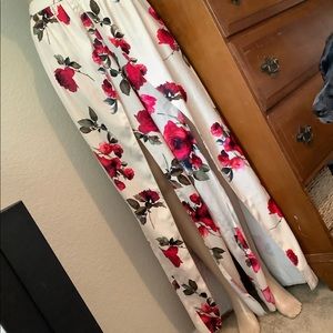 Gorgeous floral print flowy open leg pants
